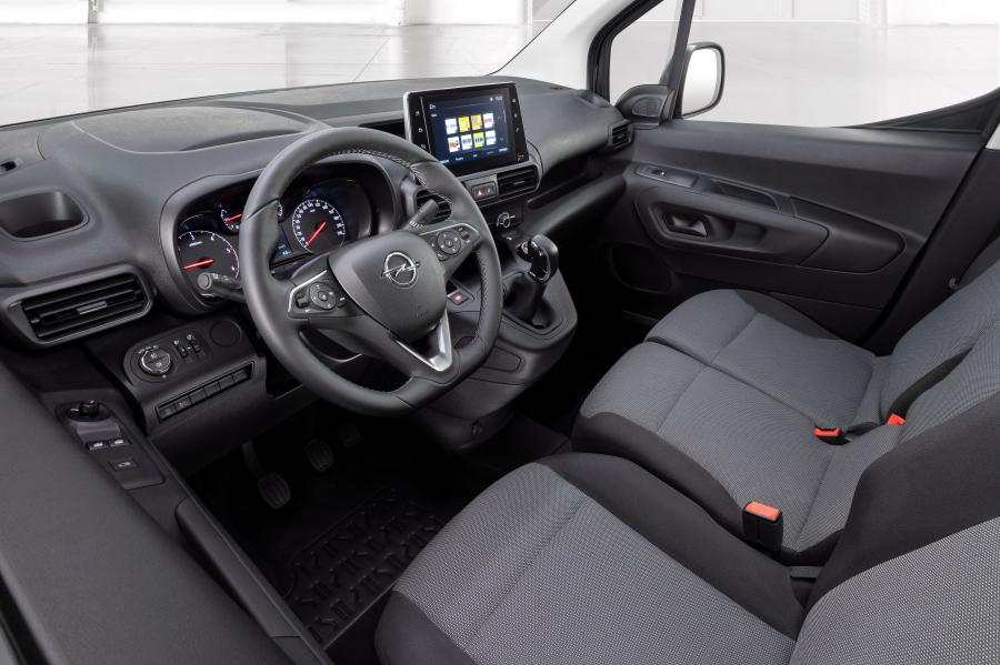 Интерьер Opel Combo 2018 года  (фото 5 из 10)